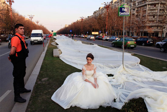 21 Absolutely Ridiculous Wedding Dresses